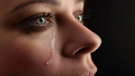Женщина плачет после секса: что делать?